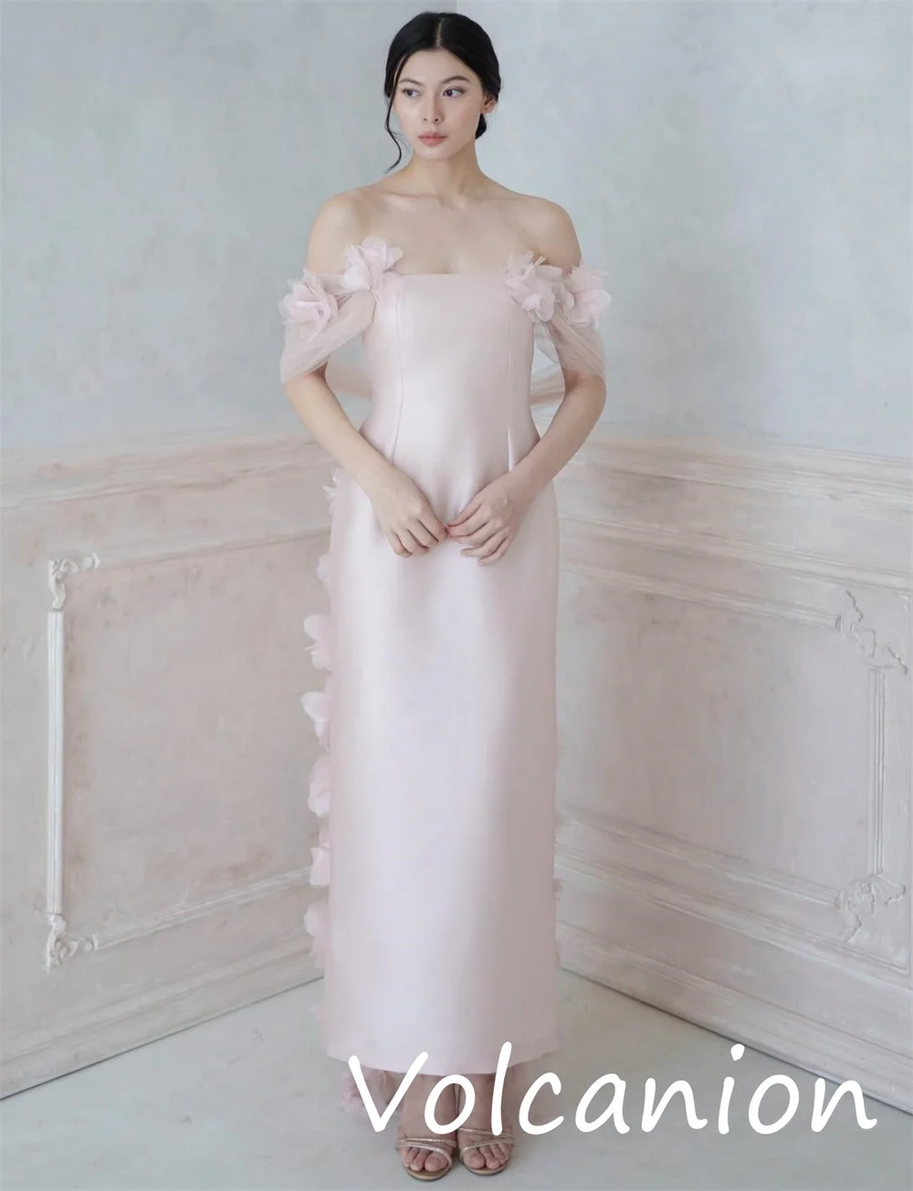 Abiti midi dritti con spalle scoperte e pieghe a fiori in jersey abbinati squisiti personalizzati Moda per occasioni su misura