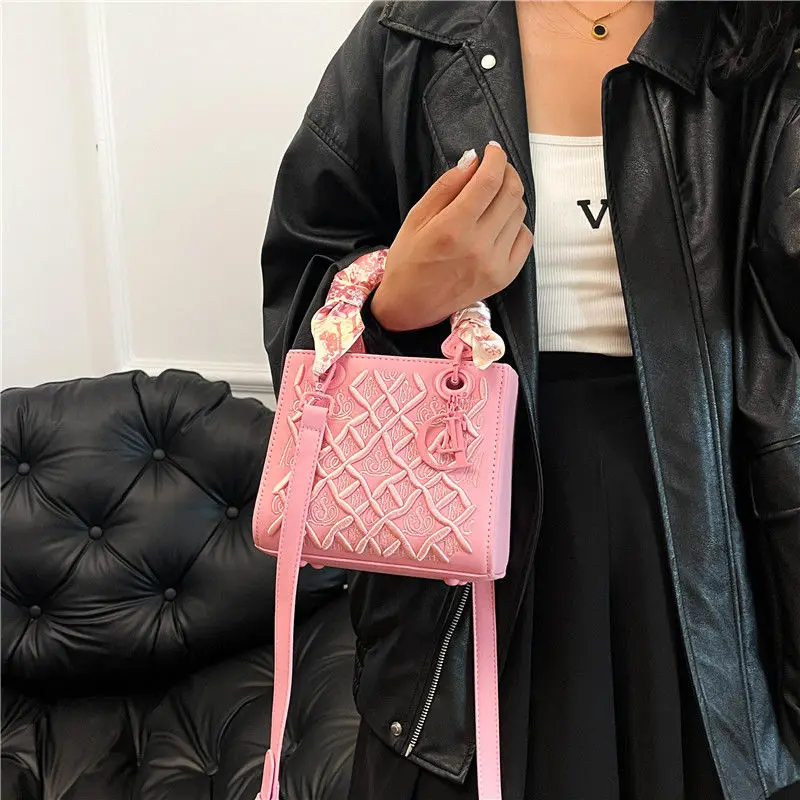 2024 New Fashionable and Trendy Banquet Bag with Western Style Chain Shoulder Cross Shoulder Women's Bag