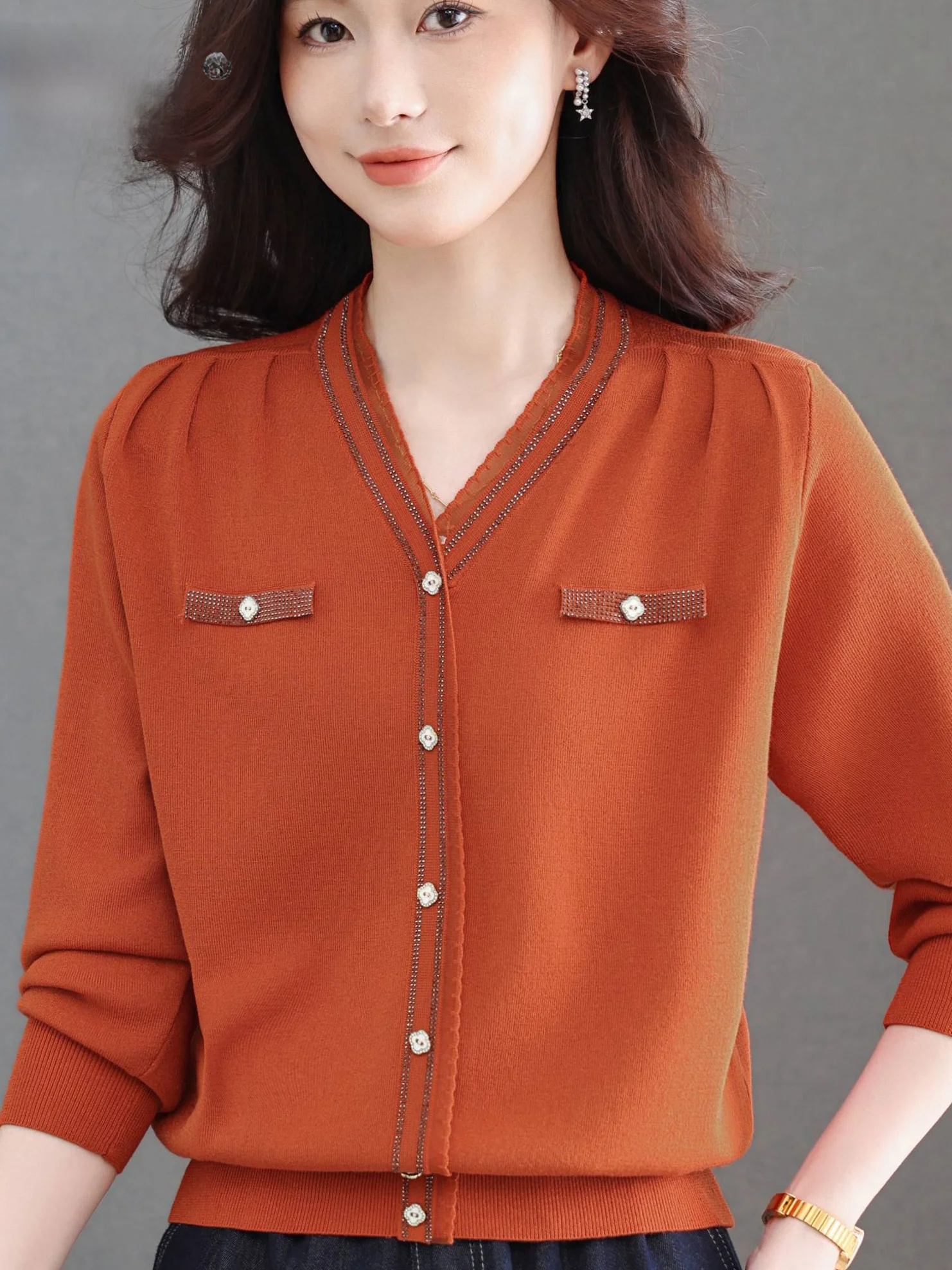 

Spring Faion Silk Wool V-Ne Knitted Base irt Middle-Aged Mommy Sle Thin Sweater Top Small Fraance Wind Loose Fit