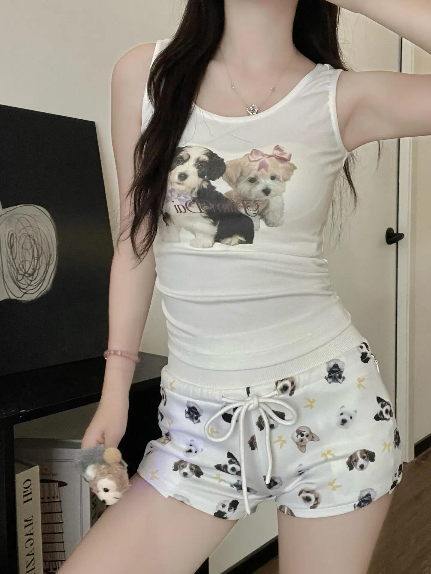 

Женская пижама с принтом милых щенков, облегающий топ и шорты, комплект из 2 предметов, эстетика Y2K, домашняя одежда, лето 2026
