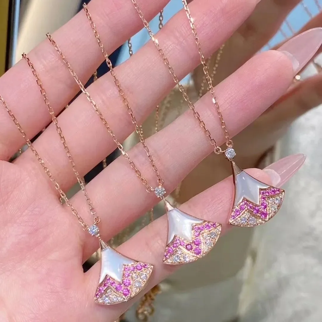 

Small Skirt Fan Necklace Qixi Festival Light Luxury Niche Fritillary Shell New Explosion To Give Girlfriend Valentine's Day Gift