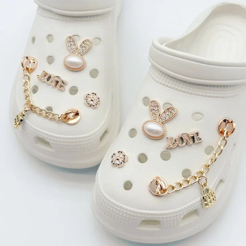 รองเท้า Charm สําหรับ Crocs DIY โซ่โลหะเพิร์ล Rhinestones รองเท้าอุปกรณ์ตกแต่ง Charms สําหรับ Clogs Bogg กระเป๋าสไลด์รองเท้าแตะ