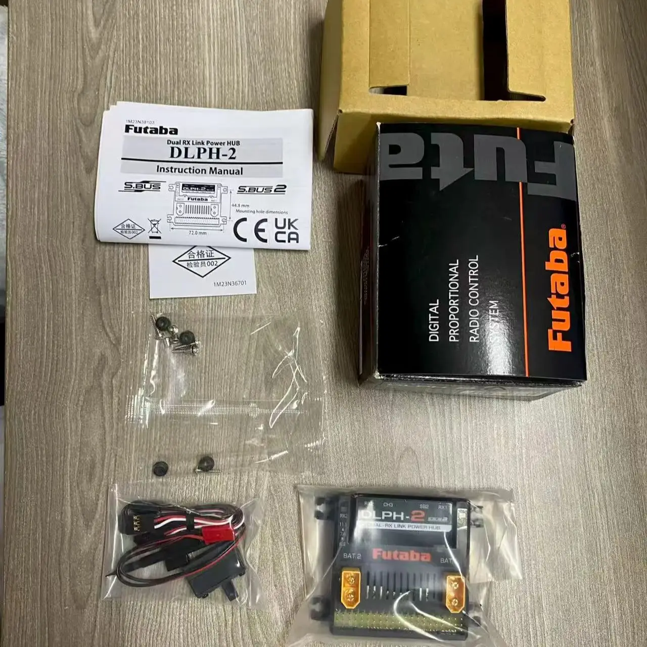 

Futaba DLPH-2 Dual RX-Link Power Hub / 18-Channel Distribution Board For Large Fixed-Wing Aircraft / Large Aircraft Universal