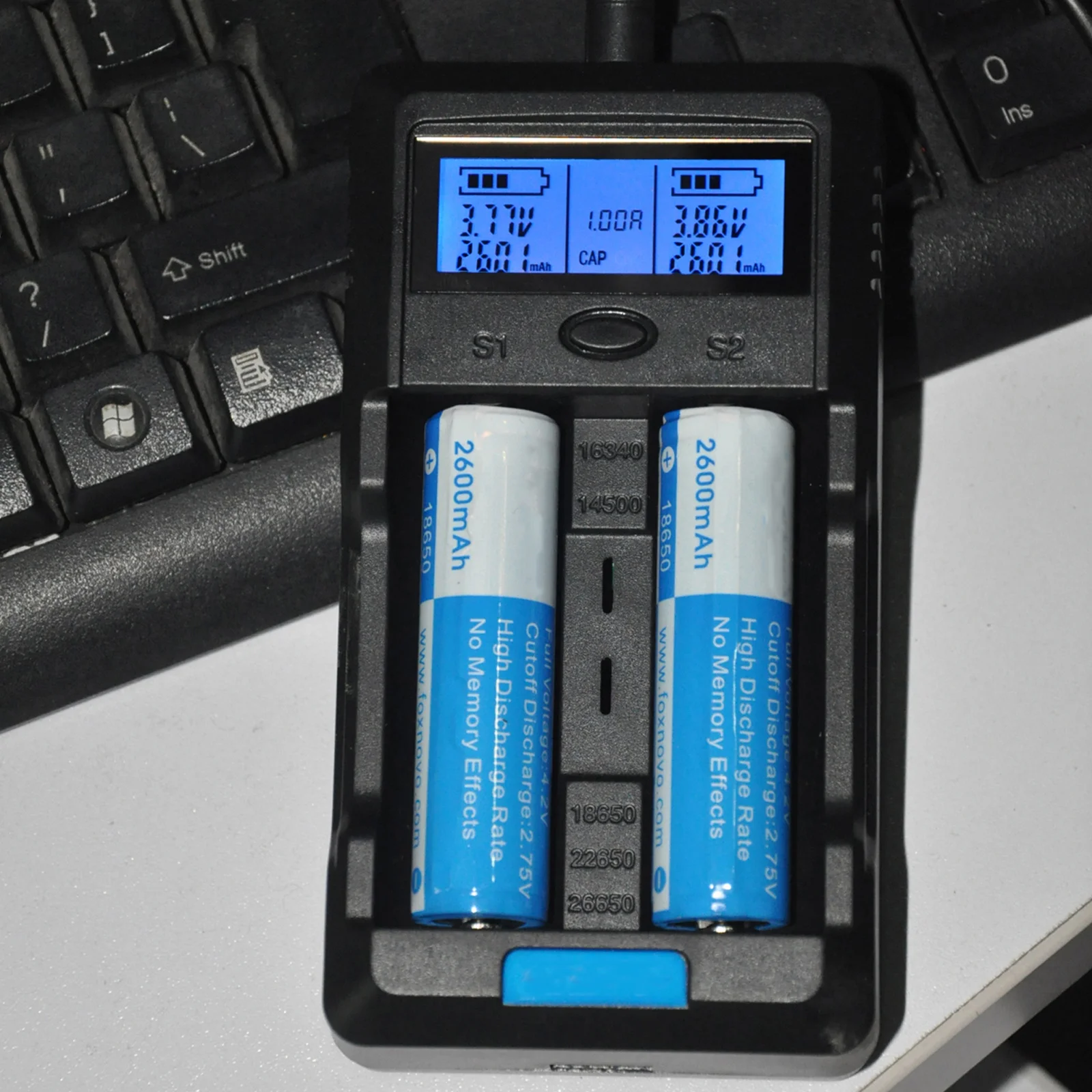 

Foxnovo F-2 2-Slots Li-Ion - LCD with Smart Charging USB Power Bank Function Auto Detection and Reverse Protection