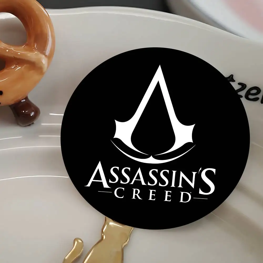 قاتل أنيمي CREEDS 58 مللي متر لطيف أنيمي الشكل أيقونة شارة اليدوية صفيح بروش لحقيبة الظهر الملابس الصدر حلية الهدايا