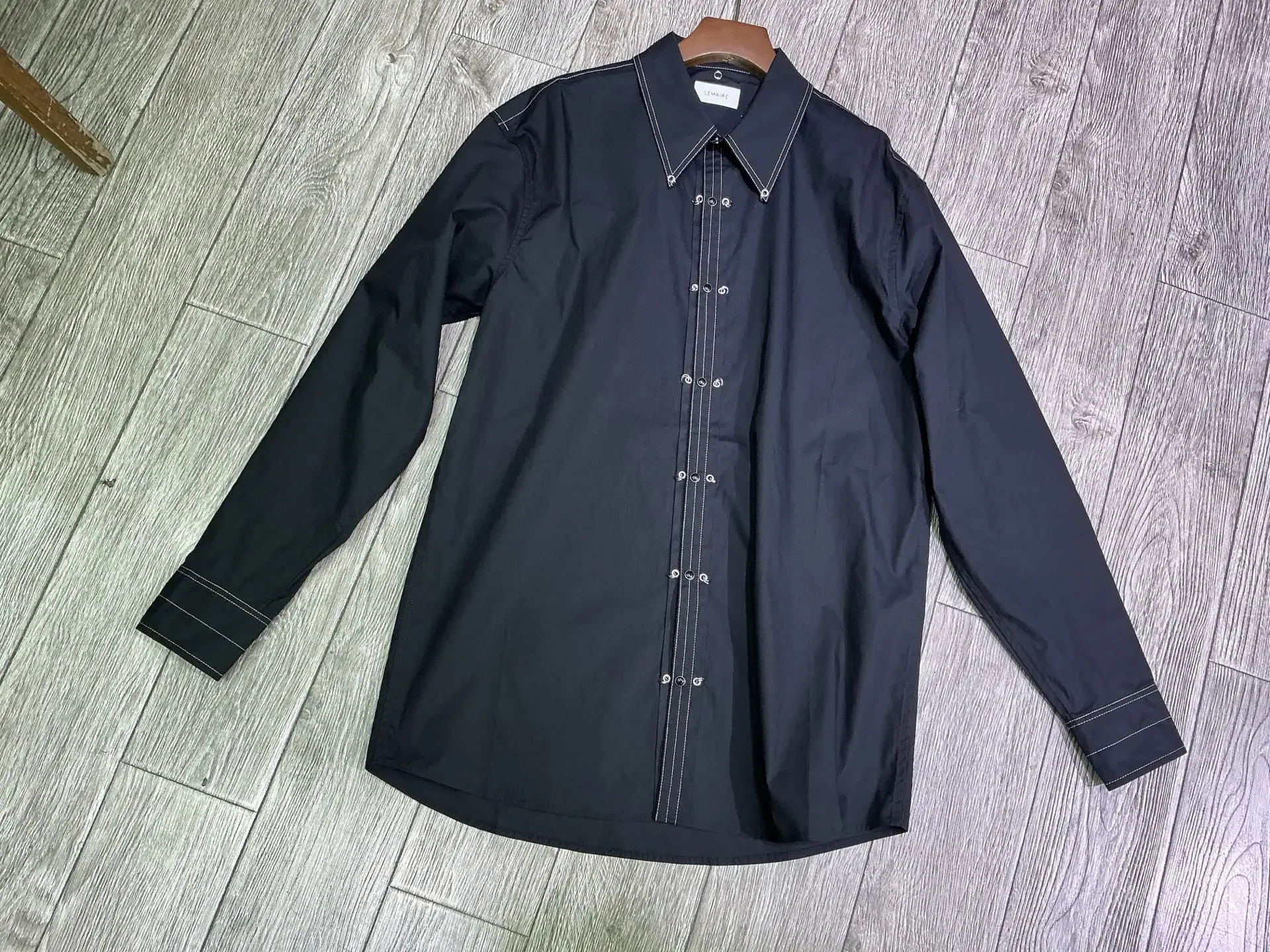 

Женская хлопковая рубашка с длинным рукавом, украшенная металлическими пуговицами, черная