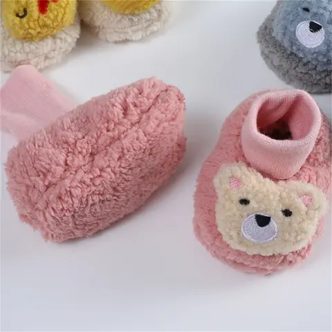Vinterfleece-stövlar för spädbarn med söt djurdesign, mjuk sula, nyfödda sockskor för baby, småbarn, varma inomhus- och utomhuspromenader 8 best sales babystrumpor och skor - №5