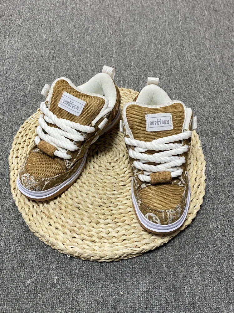 Unisex Size 36-50 Brown Vintage Print Skate Shoes Men Women Casual Canvas Sneakers with White Rope Laces