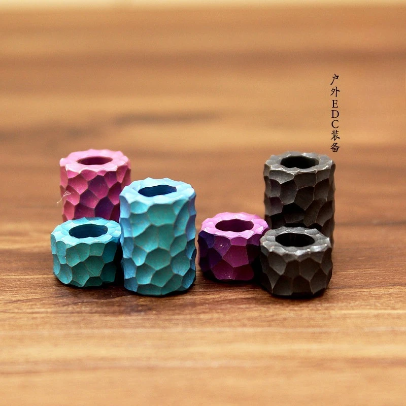 Hammered Titanium Alloy EDC Paracord Pendant Charm for Flashlight Keychain Push Card Lanyard Decor Accessory