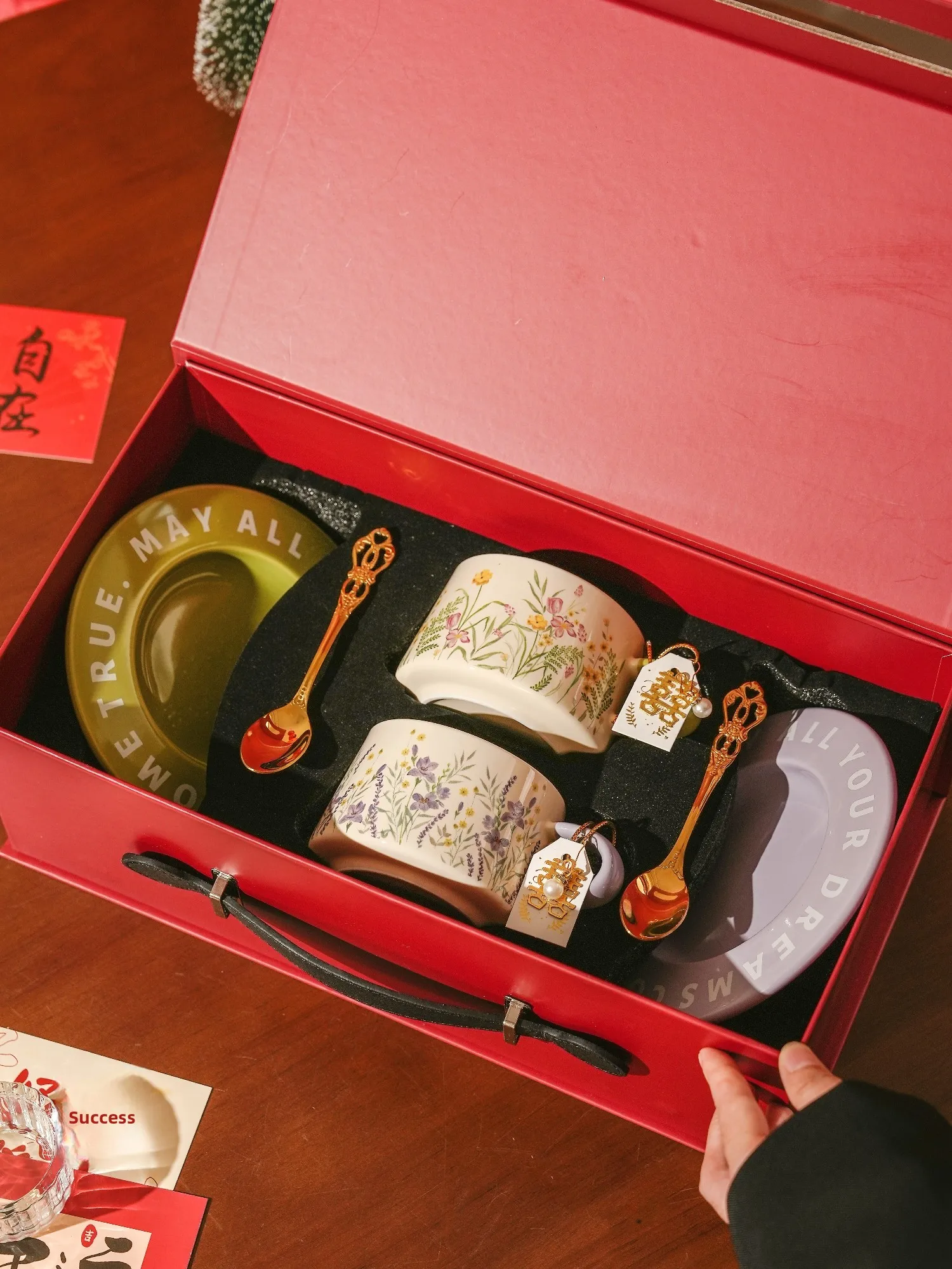 

Wedding Gift Set New Couple High-End Practical Creative Ceremony Celebration Red Cerc Tableware Gift Box