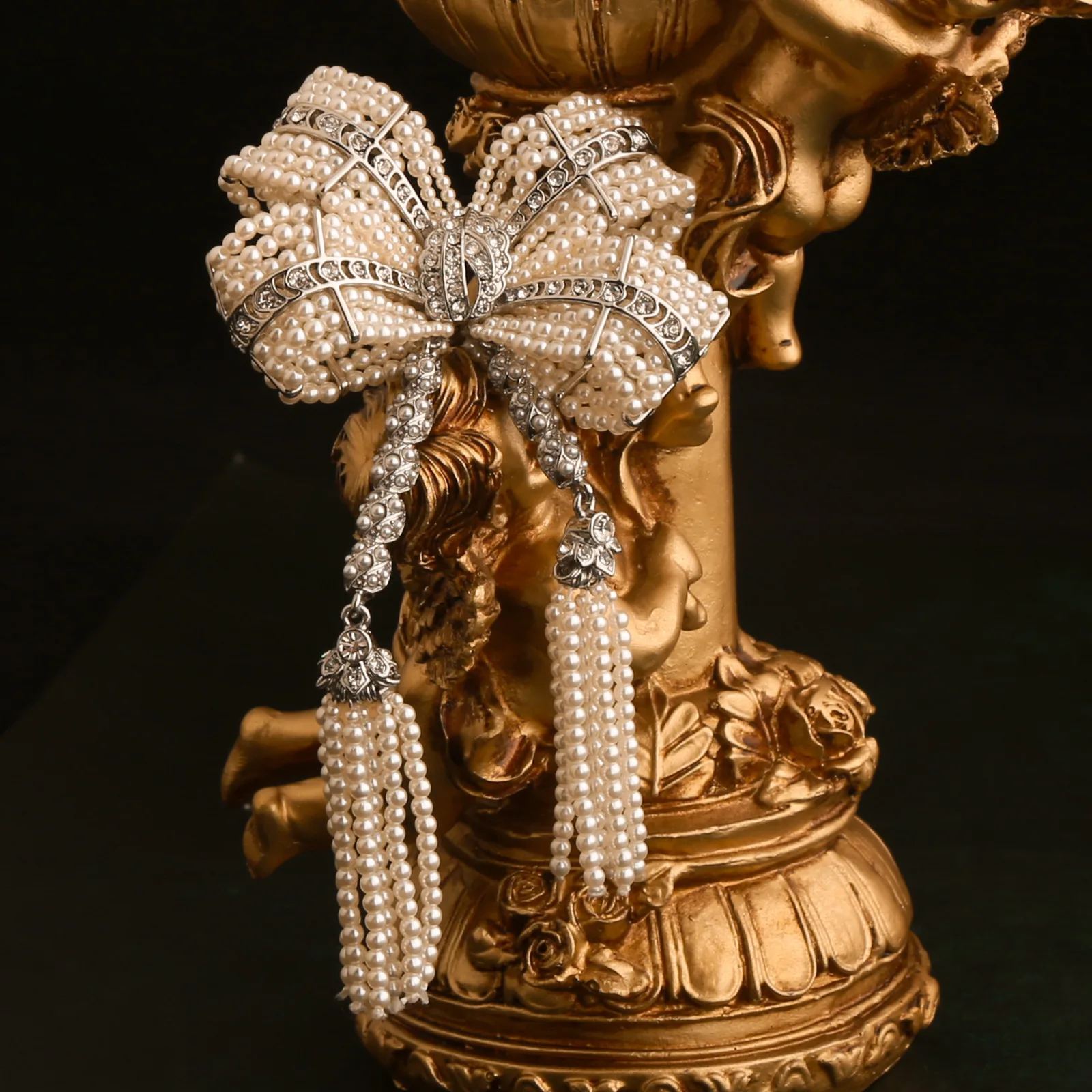 

Fashionable and super fairy zircon pearl bow brooch elegant personality simple and versatile high-end temperament pin