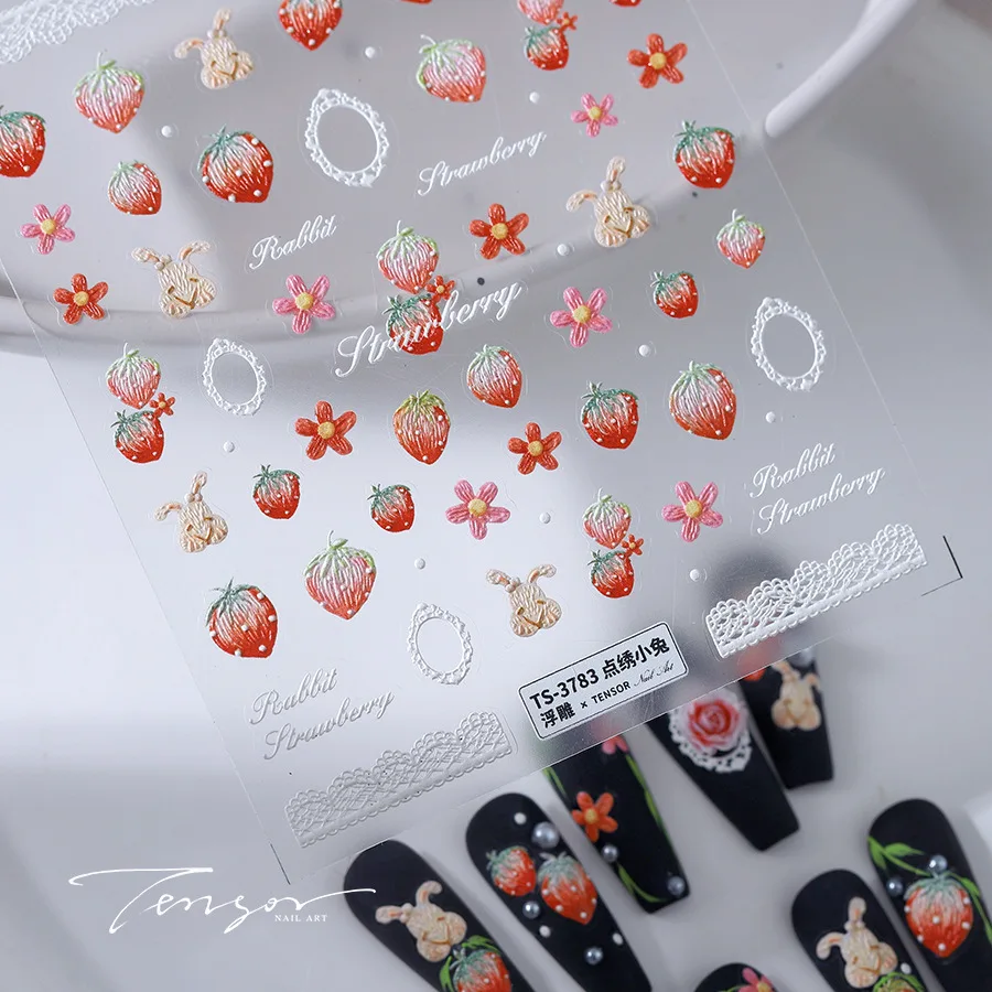 Delicate Geborduurde Konijn Aardbei Fruit Crème Bloemen Reliëfs Reliëf Zelfklevende Nail Art Stickers Schattige Konijn Manicure Sticker