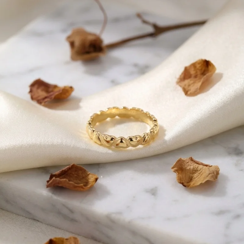1 Piece Stainless Steel Ring Plated with 18K Gold, Featuring a Three-Dimensional Inverted Heart Design. Sweet Interlocking Heart Ring, Gentle and Girly Style for Daily Wear, Stackable Combination, Simple and Versatile Commuter Jewelry, Full of Joy and Romantic Meaning, Perfect for Expressing Love and as a Gift. Suitable for Daily Commuting, Dating, and Holiday Gifts, Can Be Worn in Multiple Occasions