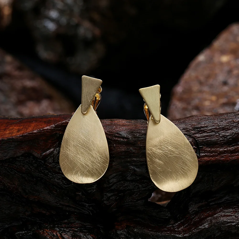 Hot-selling European and American small and exquisite ear clips, fashionable geometric versatile drop-shaped brushed earrings