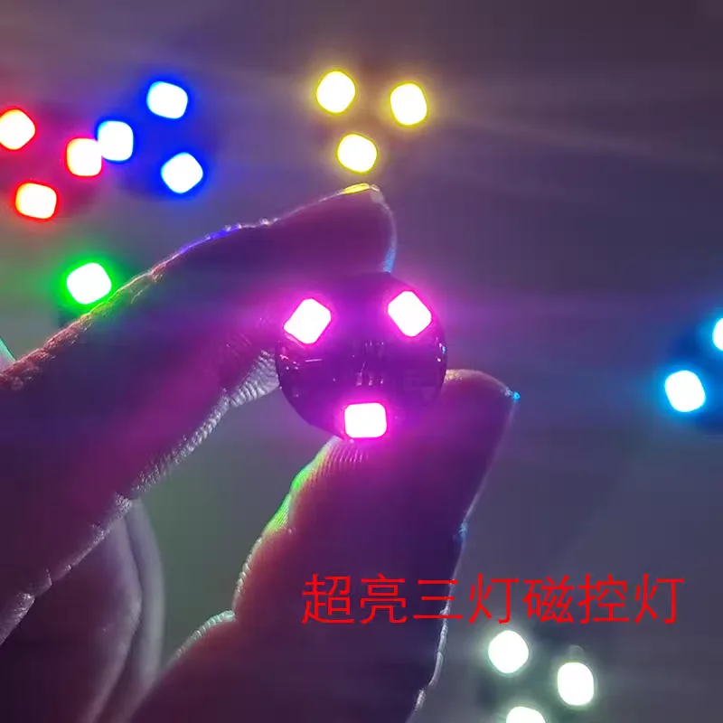 Super Jasna Lampka Bezprzewodowa z 3 Diodami LED, Sterowana Magnetycznie, do Modelarstwa DIY/Samochodów/Dekoracji Domków dla Lalek/Dioram z Baterią, 1 szt.