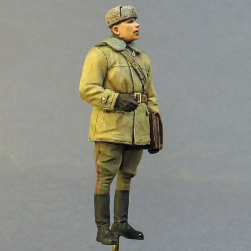 1/35 Scale Resin Figure Model Kit modeling Soviet Tank Officer Miniature Statue Unassembled and Unpainted Diorama GK Toys