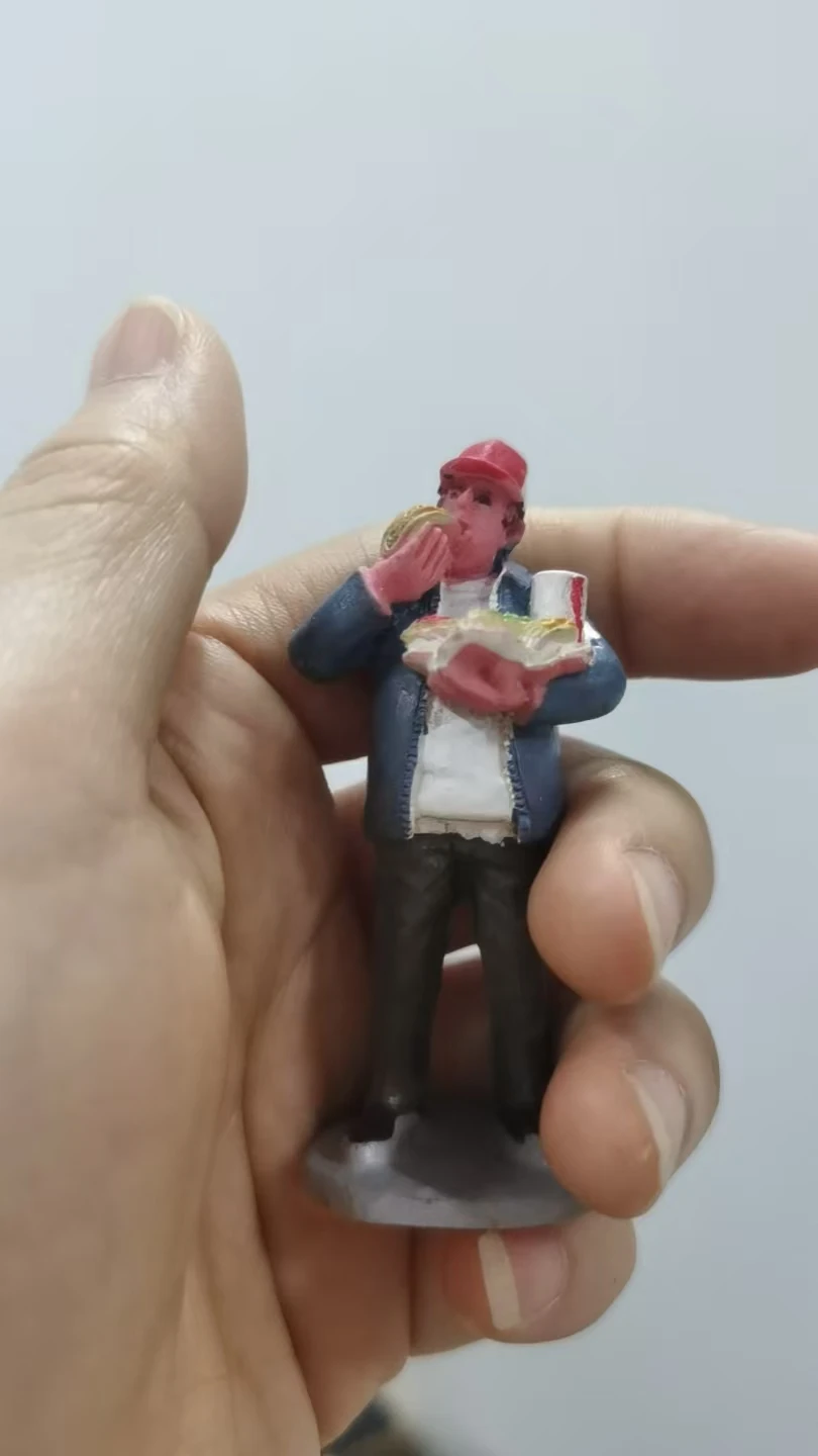 Resin Figure Mental Psychological Sand Table Game Box Court Therapy Man Eating Taco