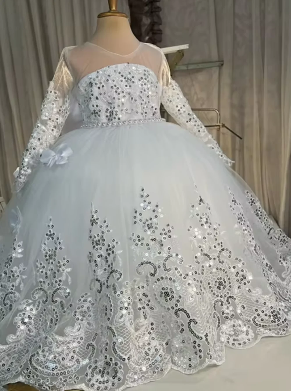 فستان فتاة الزهور الوردي المخصص مزين بالترتر مع فيونكة وأكمام طويلة لحفلات الزفاف وأعياد الميلاد وحفلات التواصل المقدس #1