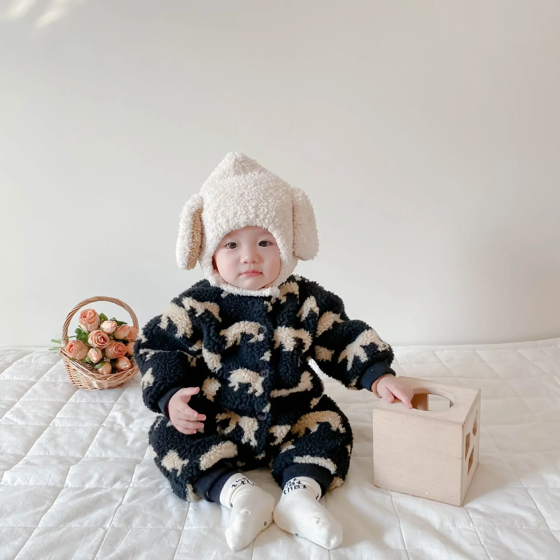 Newborn Clothes Winter Baby Velvet Rompers Thick Jumpsuit Boys and Girls Baby Outdoor Rompers Winter Clothes