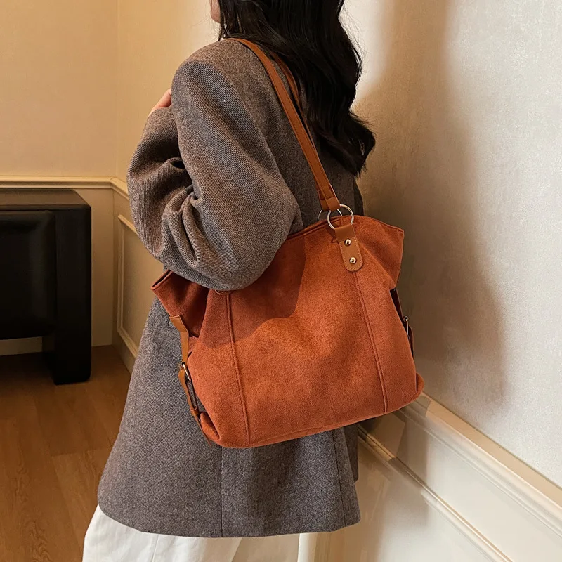 

Simple and Casual Large Capacity Women's Shoulder Bag, Fashionable Retro Commuting Practical Tote Bag for Work