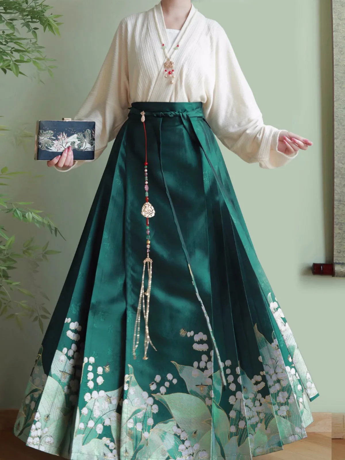 

Original Hanfu women's daily work wear mamian qun blue woven gold imitation makeup flower Ming system flower bird