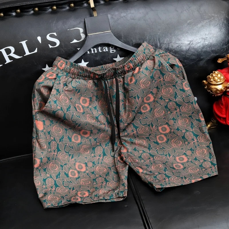 

Новые летние мужские модные шорты с принтом, повседневные пляжные брюки из ледяного шелка, универсальные быстросохнущие брюки-капри для молодежи на каждый день