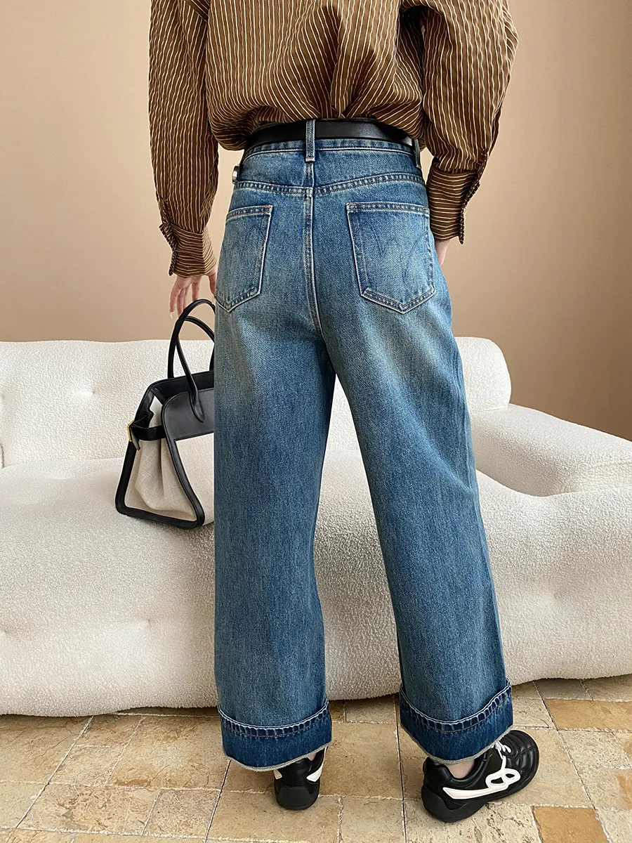 Design alla moda con bordo arrotolato, jeans dimagranti a vita alta, larghi a gamba dritta