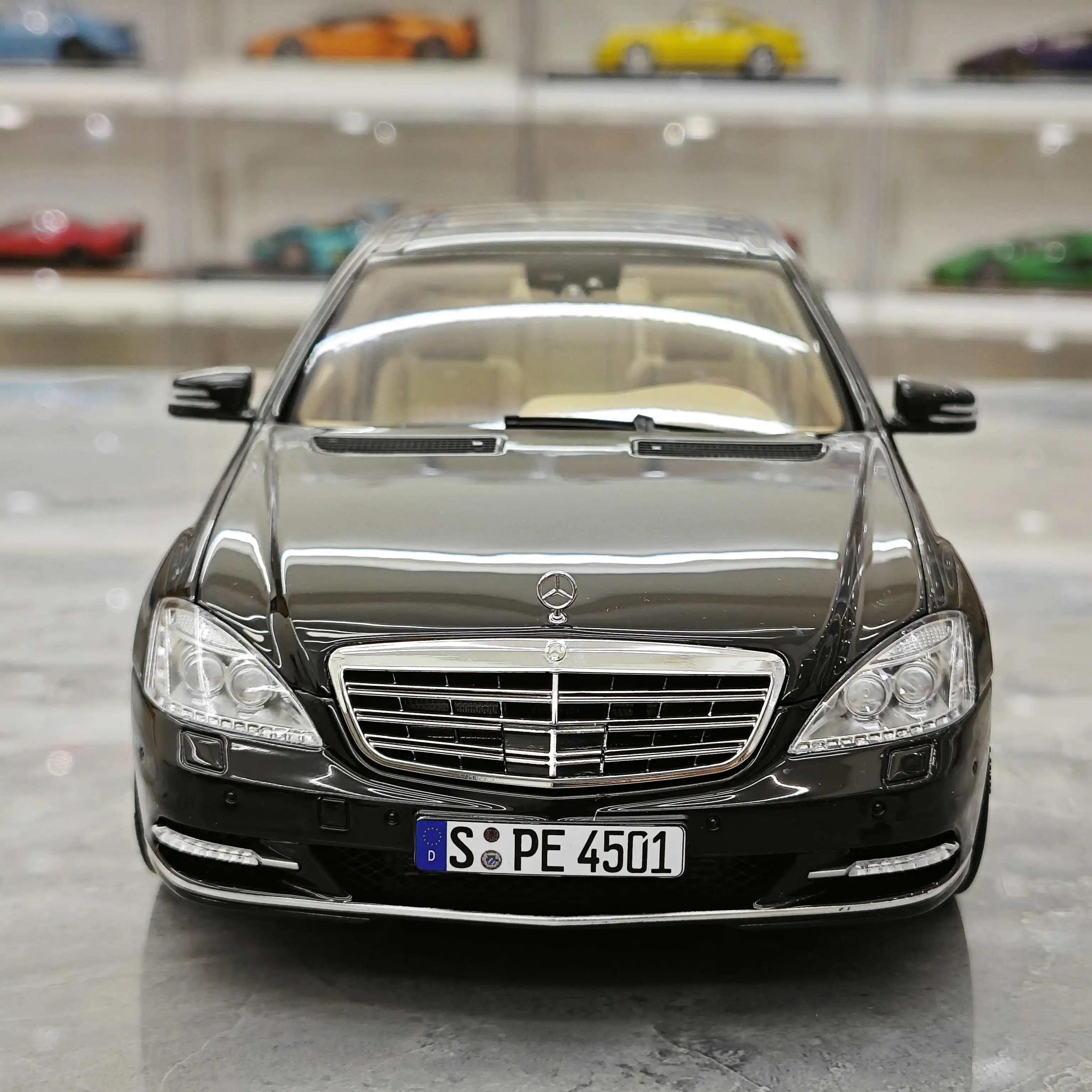 1/18 Motorhelix Model Car MH W221 S600L with Engine Set Alloy Diecast Model Full Open Room Ornament Collectible Birthday Gift