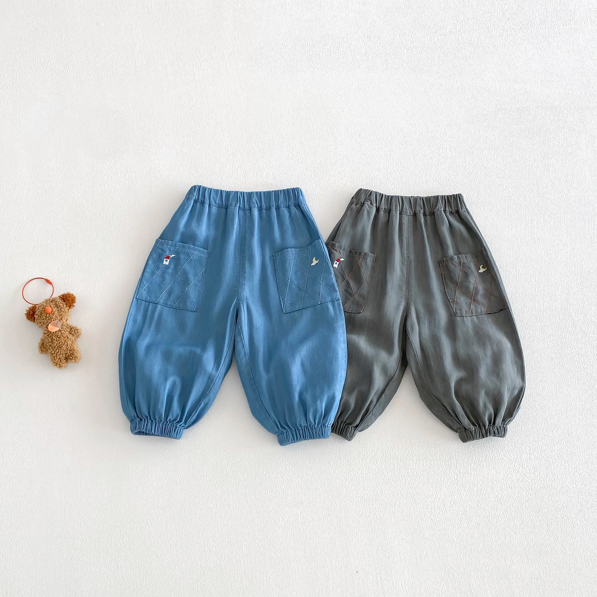 

Детские модные джинсы, новинка 2026, весенние детские колготки с вышивкой мультфильмов, весенние брюки корейского издания для мальчиков