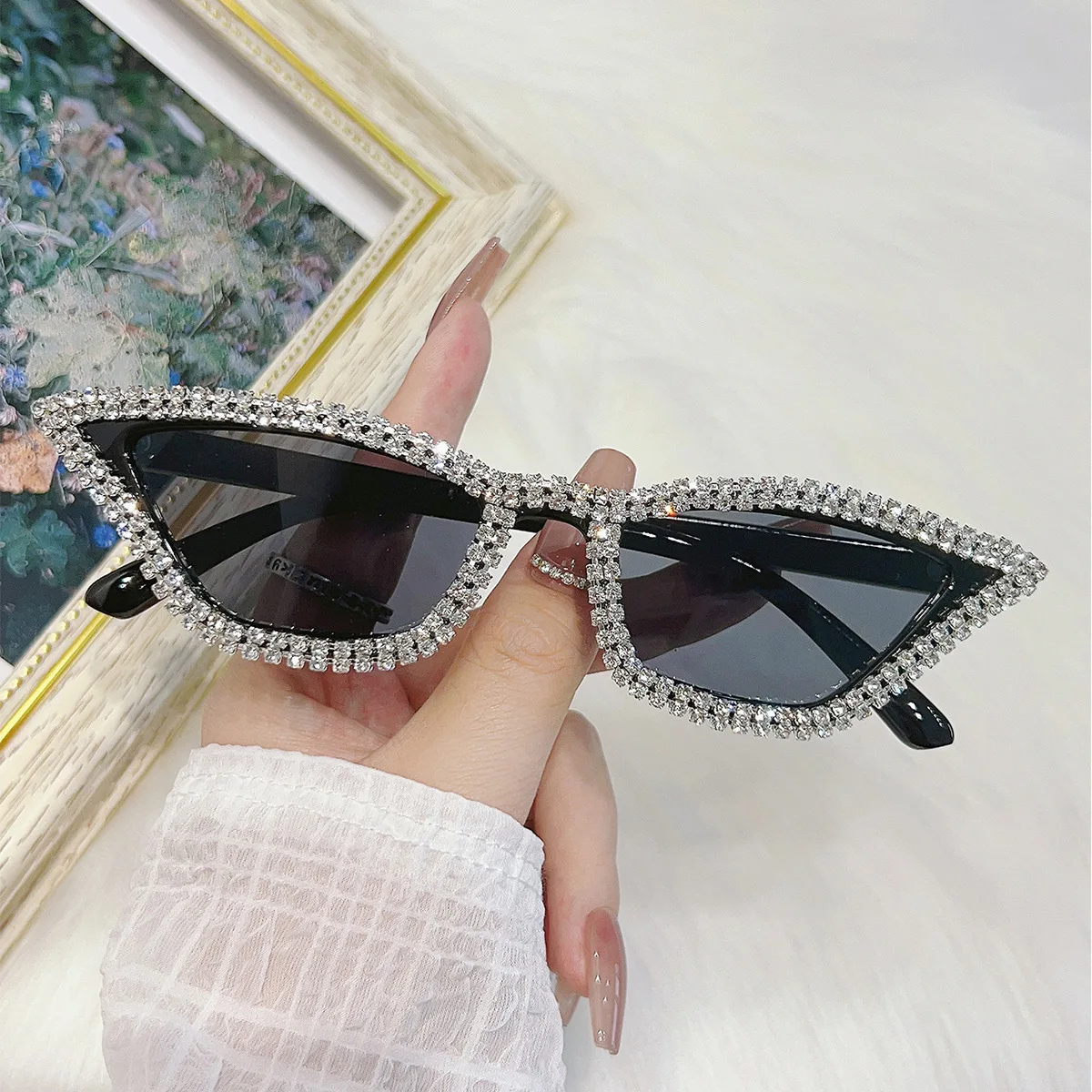 

Luxury Diamond Women Sunglasses Fashion Cat Eye Brand Glamour Designer Crystal Shades Stylish Classy Glasses UV400