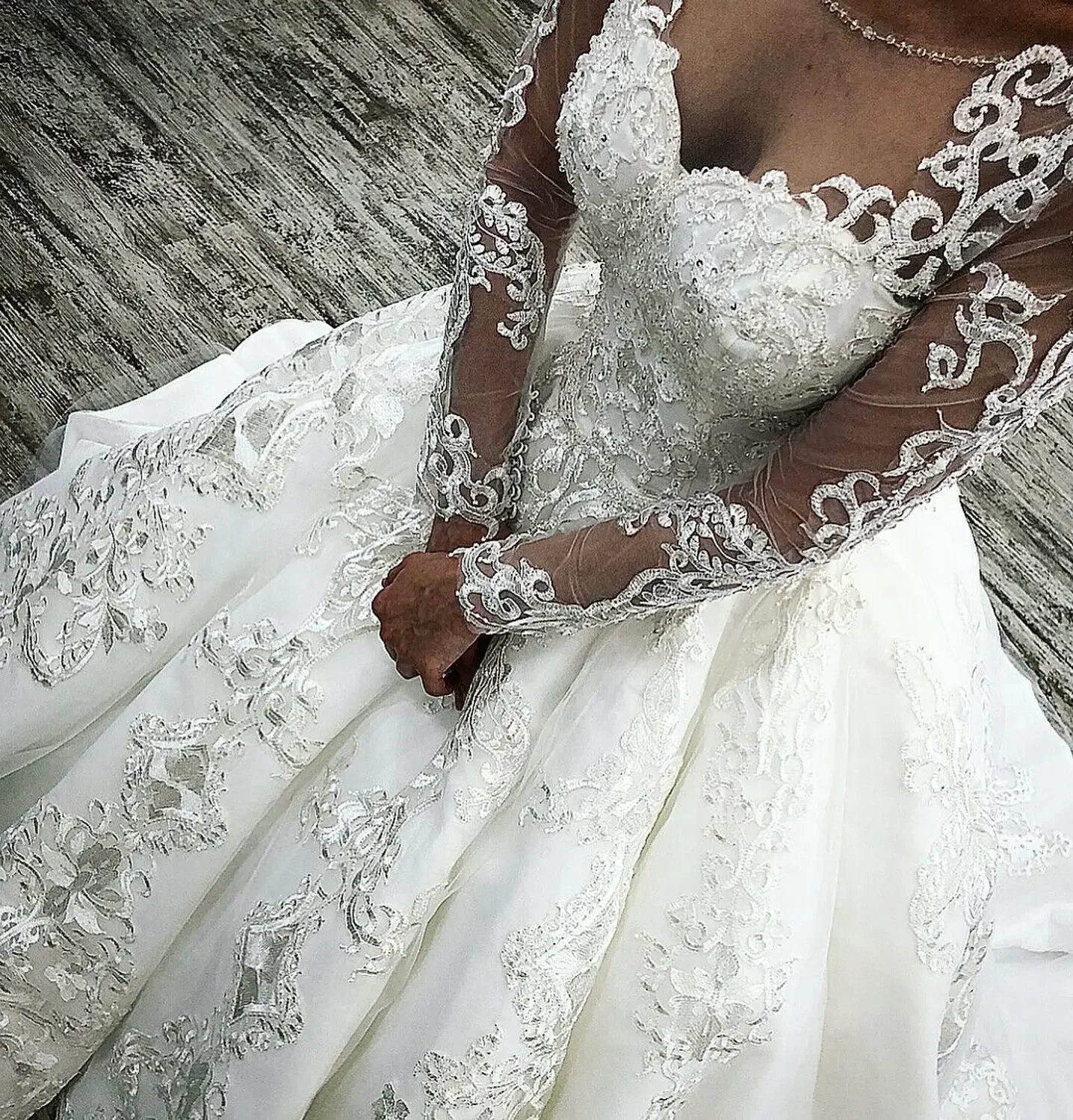 Abiti da ballo da sposa con corsetto con lacci personalizzati Abiti da sposa su misura con maniche lunghe
