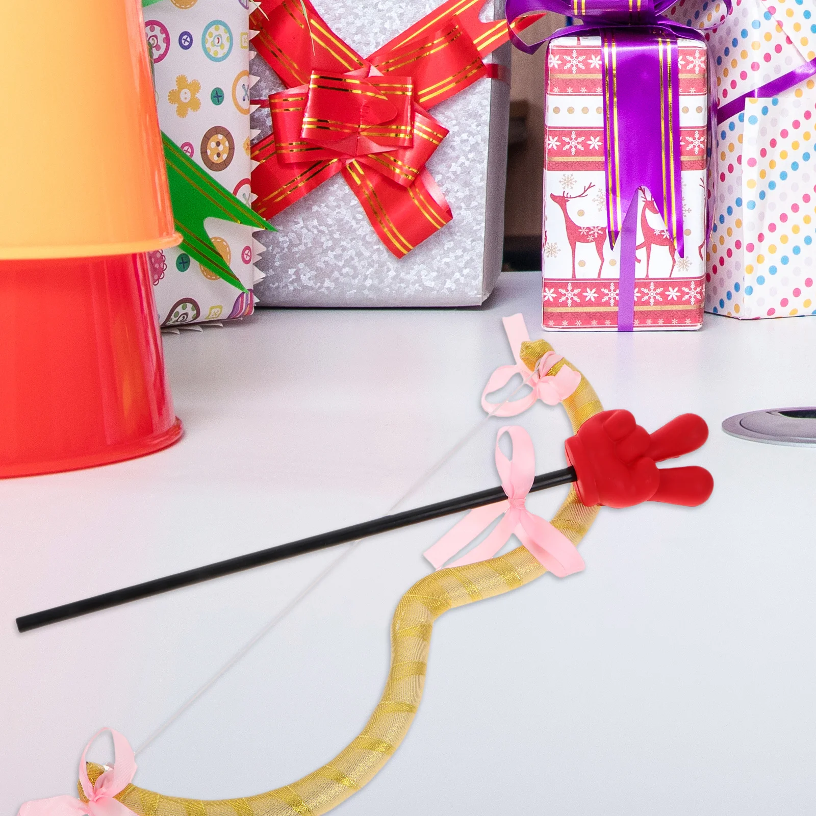 

1Set Cupid Mini Bow and Arrow Set Creative Hand Gesture Arrow Valentine's Day Costume Prop Cosplay Party Favor