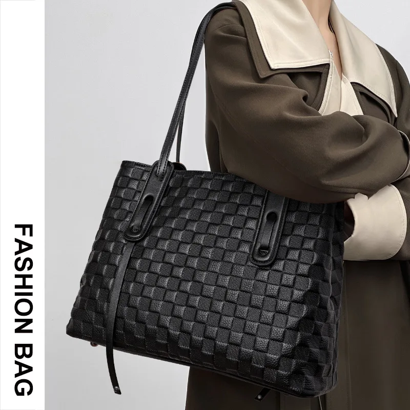 2024 New Embossed Checkered Single Shoulder High Capacity Fashion Versatile Tote Women's Bag Made of  Leather