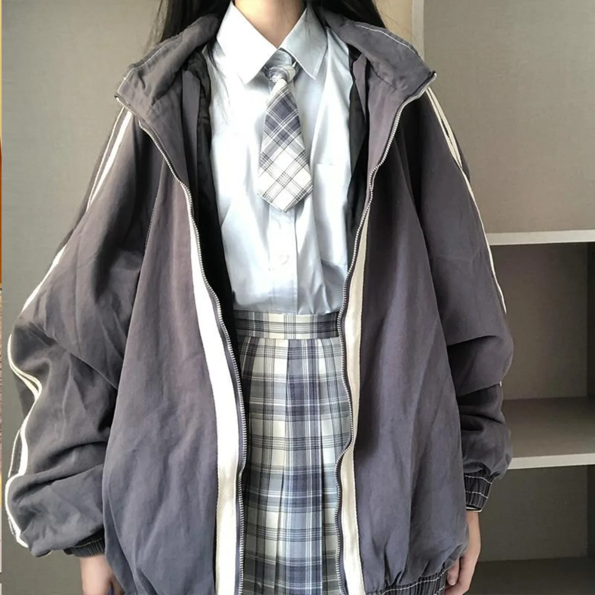 الموضة الكلاسيكية مخطط واقية من الشمس سترة المرأة ملابس العمل سترة أنيقة تحمل شعار لعبة البيسبول 2025 جديد جاكيت زيبرا تصميم علوي عصري متعدد الاستخدامات #3