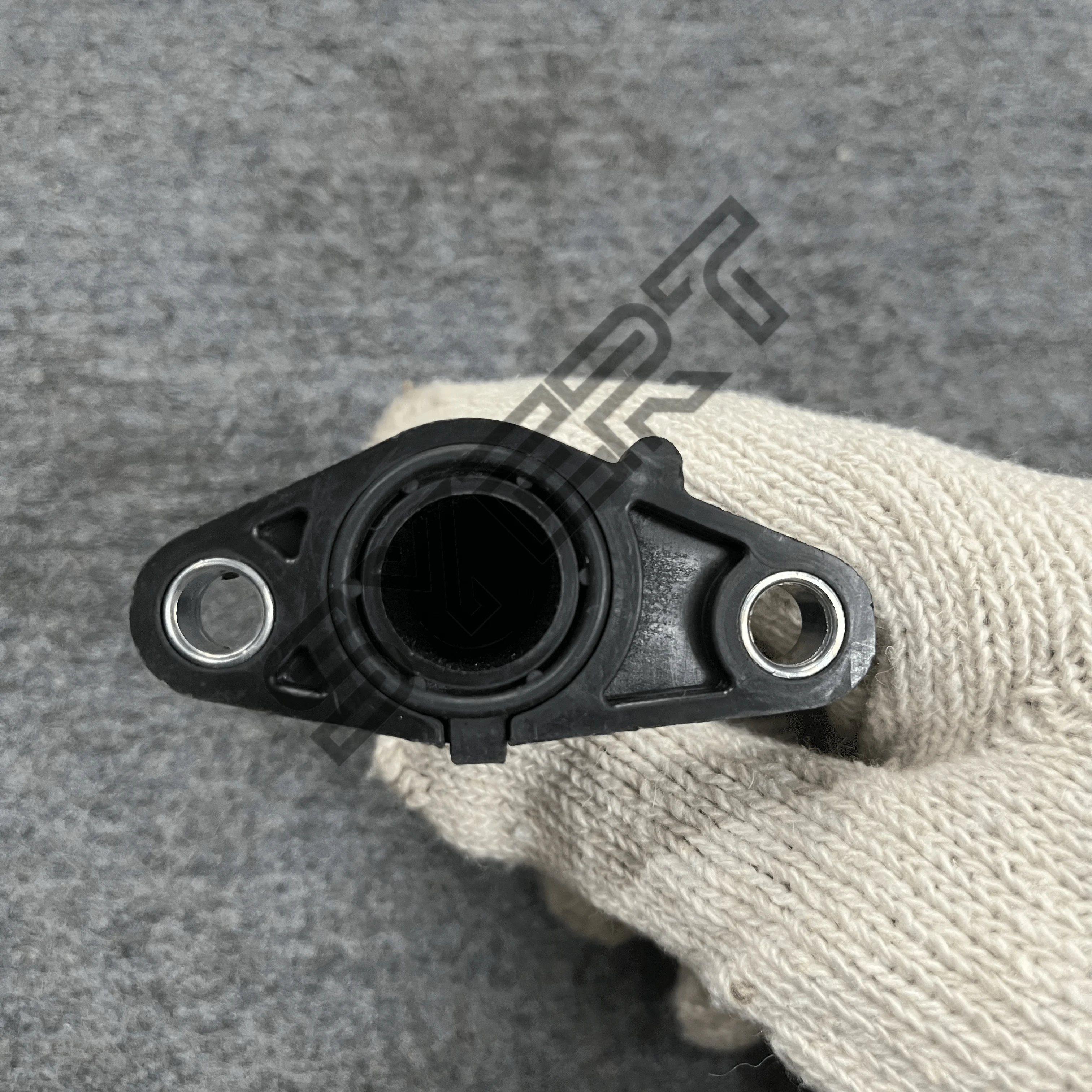 03H121145A Engine Coolant Inlet Flange Water Hose Connector For VW Touareg Passat CC Audi Q7 Porsche Cayenne 3.2L 3.6L VR6
