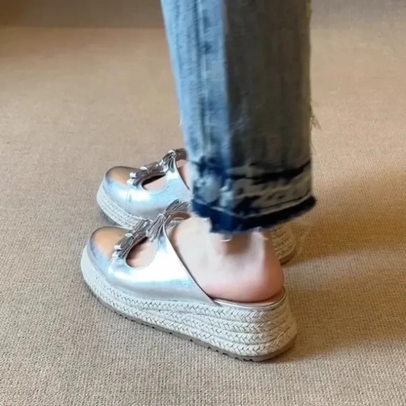 รองเท้าสุภาพสตรี 2025 แฟชั่นปิดนิ้วเท้ารองเท้าแตะผู้หญิงใหม่กลางแจ้ง Casual Butterfly-Knot ผู้ขายที่ดีที่สุดสบายรองเท้าแตะลิ่ม