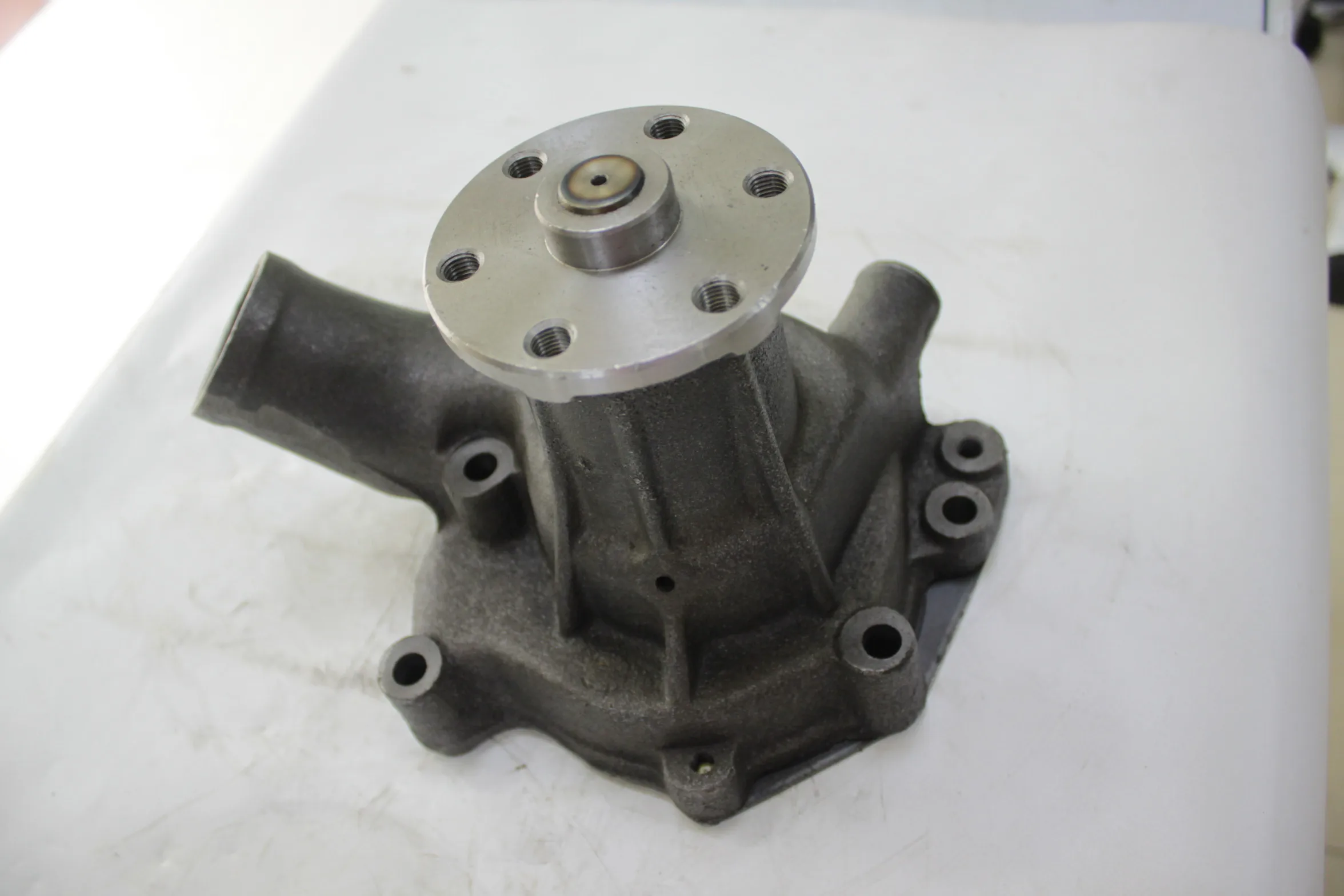 

1-13610145-2 WATER PUMP FOR HITACHI EX200-1 SH280 6BD1T