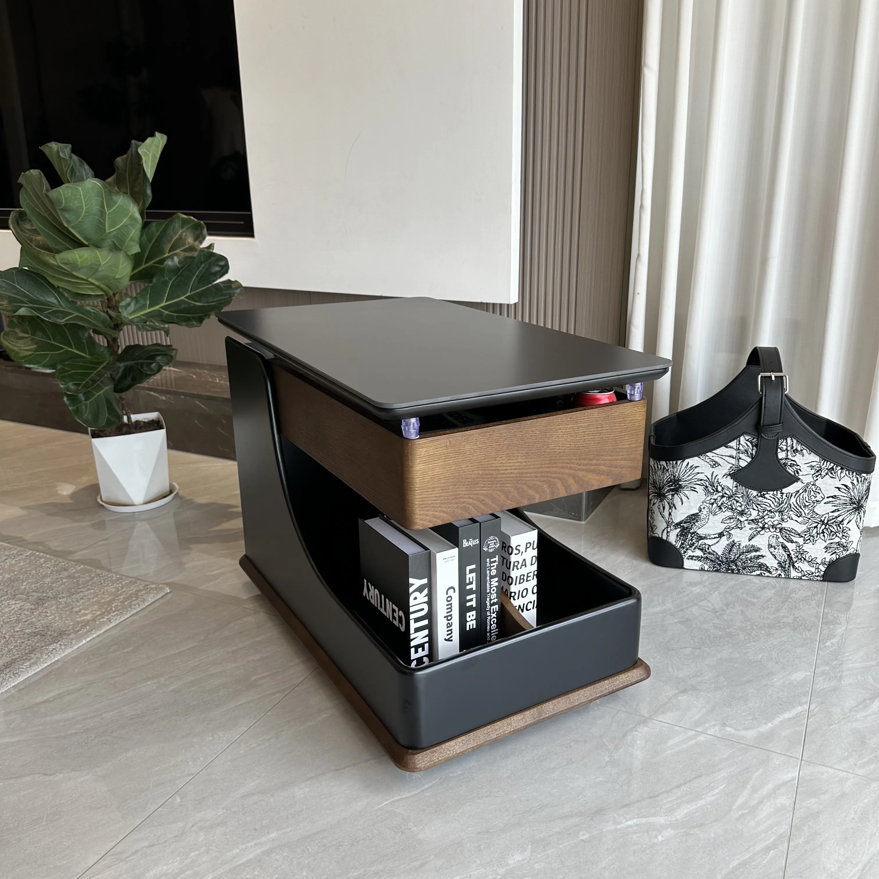 Borda do sofá de madeira maciça medieval poucos sala de estar casa canto criativo pouco moderno simples luz luxo mesa café carrinho elevador