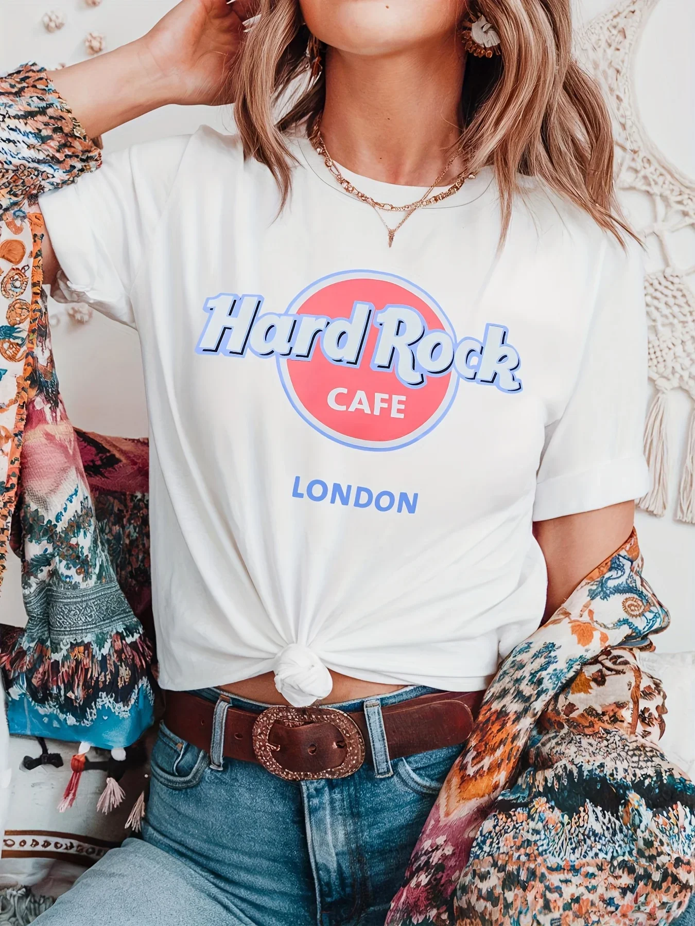 

Женская футболка с надписью Perfect Spring & Summer London Fashion с рисунком — бежевые футболки с повседневными рукавами и уличной одеждой