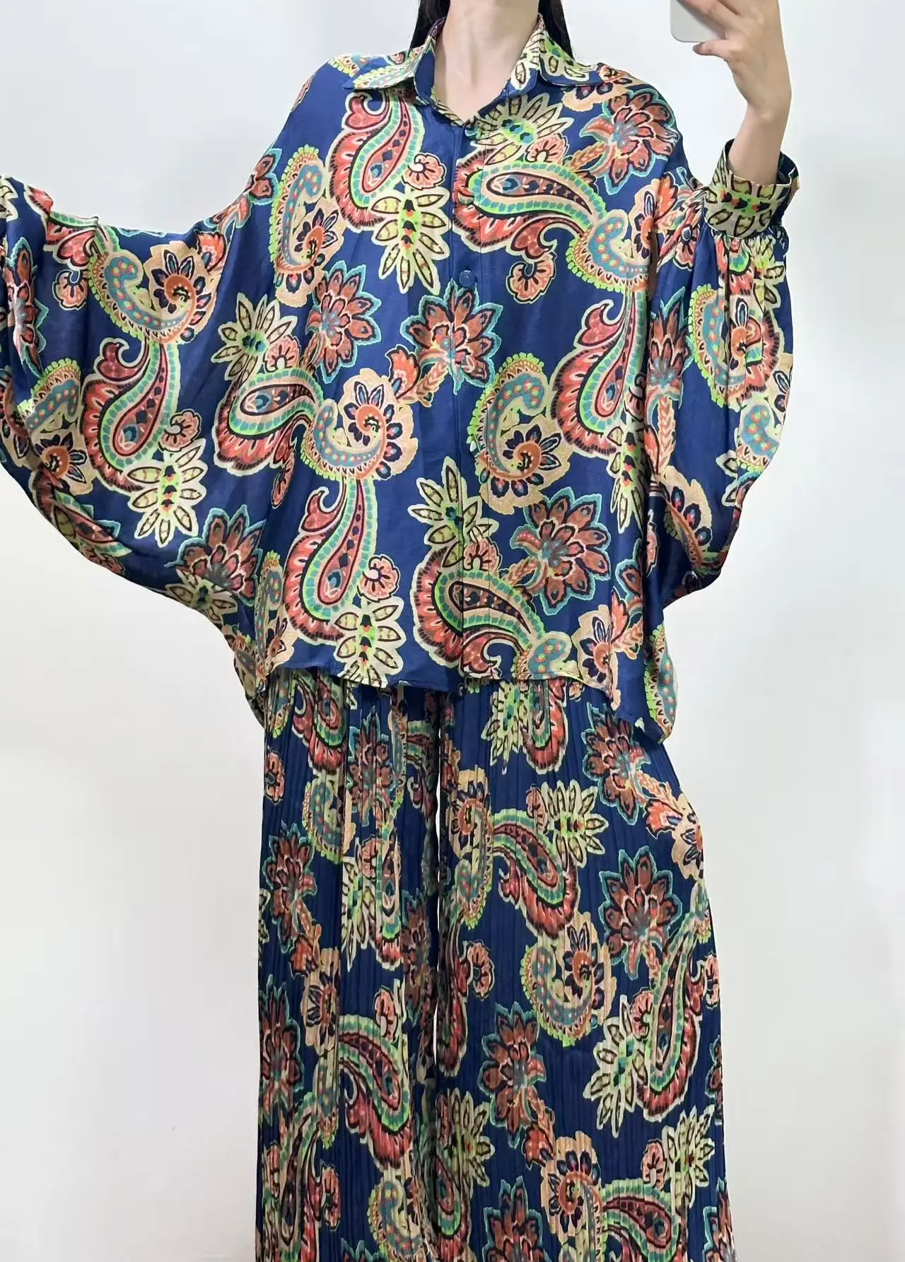 

Осенне-зимний женский костюм с ретро-принтом, шикарный и элегантный наряд, топ + высокая талия, широкие плиссированные длинные брюки, комплект из 2 предметов, 2025 г.