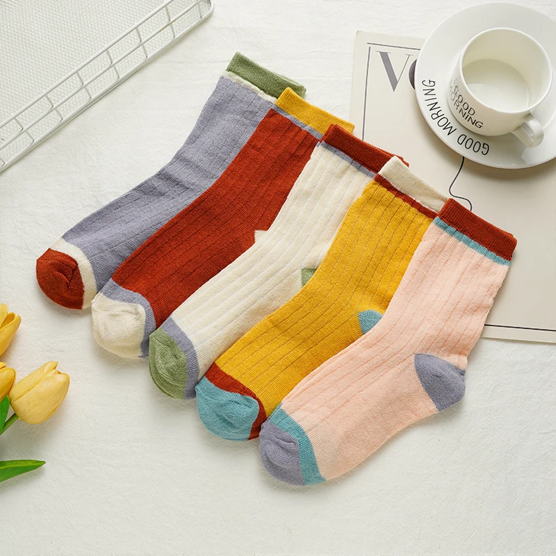 5 paia di calzini da donna a righe Harajuku retrò tinta unita calzini a tubo centrale autunno inverno traspirante assorbente del sudore