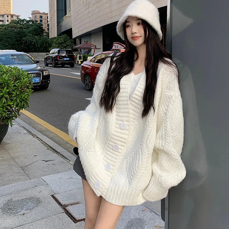 

Gentle and sweet white V-neck long-sleeved thick sweater jacket, warm knitted brown cardigan in autumn and winter