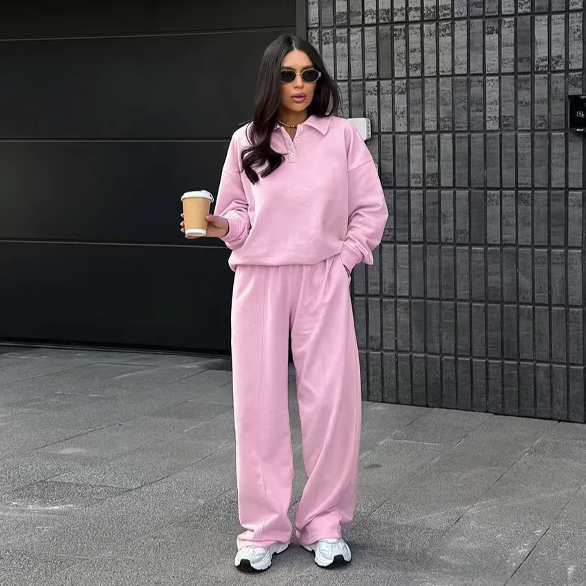 

The New Spring/Summer 2025 Collection Features An Elegant and Distinctive Set of Sporty Knitted Pullovers and Wide-leg Trousers