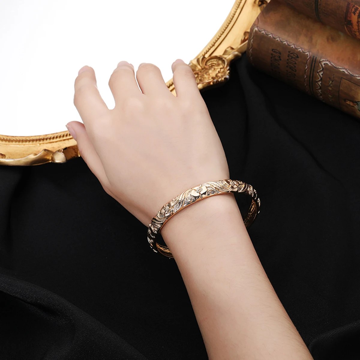 Women's Floral Pattern Bracelet  Exquisite Vintage Style Moroccan Bridal Wedding Party Jewelry Gift
