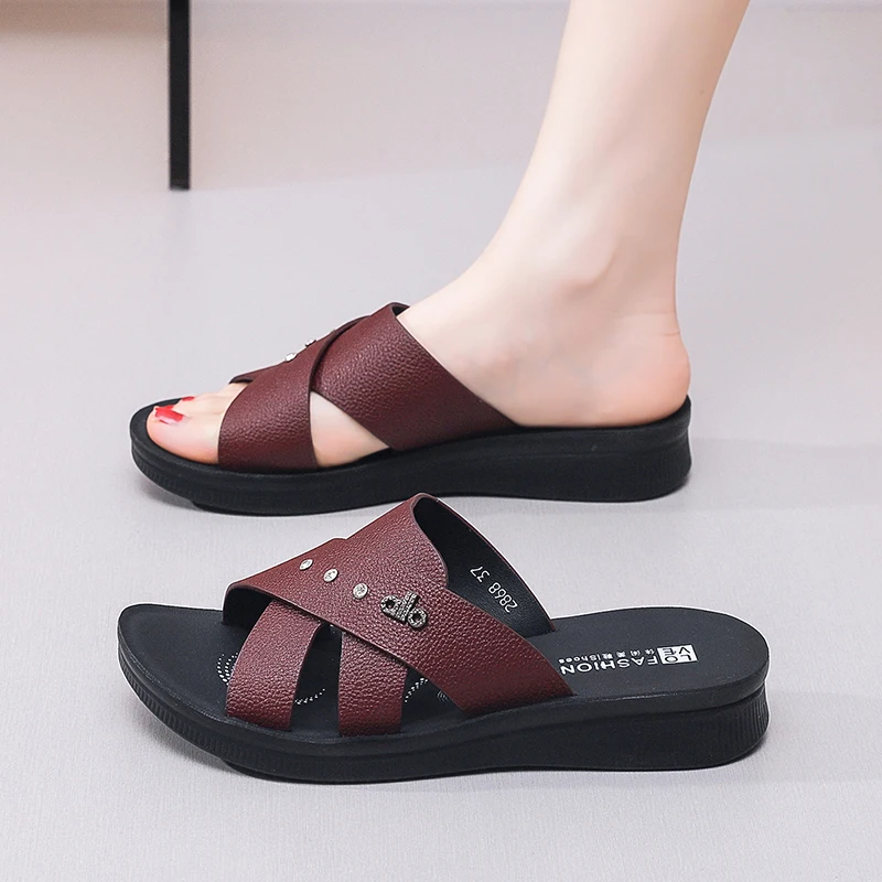 Hollow Out Breathable Slides Flexible Wear Resistant Sole Stylish Look Suitable for Outdoor Walking and  Household Activities