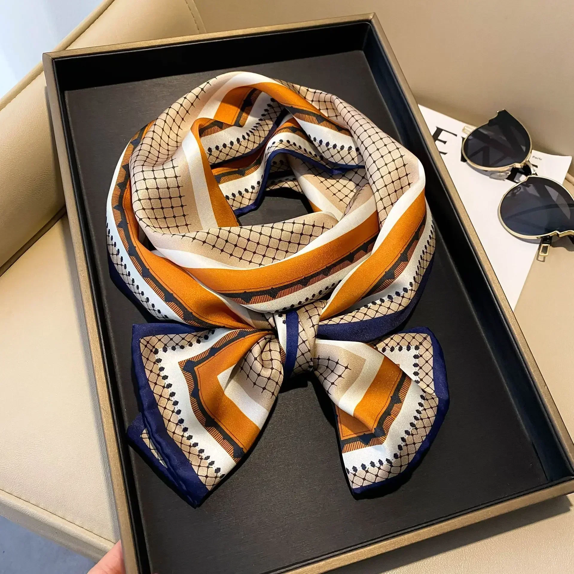 Рисунок 5 - Модный узкий шелковый шарф для женщин