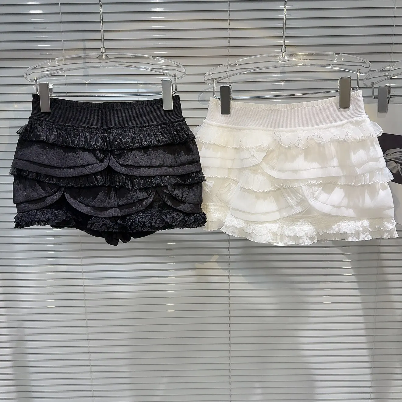Spring Autumn Fashion Wrinkle Lace Trim Hip Hugging Skirt Female High Waist Solid Color with Lining Mini Bust Skirt for Women