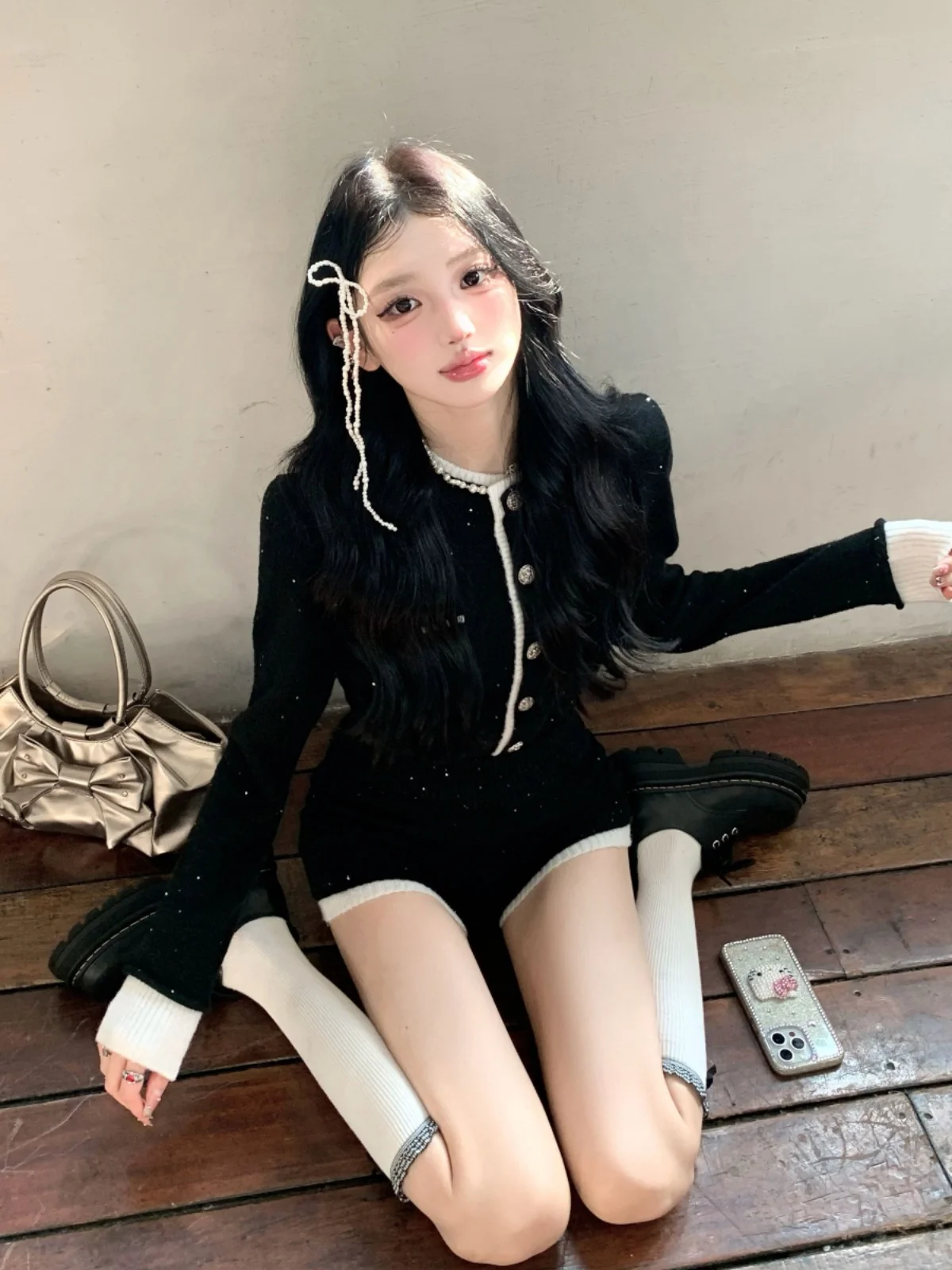 طقم نسائي أنيق مكون من كارديجان محبوك مزين بالترتر وشورت كاجوال، مصنوع من نسيج البوليستر، مناسب للخريف