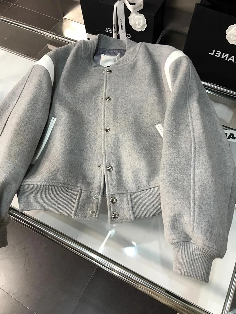 レトロな野球ジャケット、男女兼用、秋ファッションブランド、アンチエイジング、カラーブロックコート、ピュアカラー、ホンスレボタンデザイン