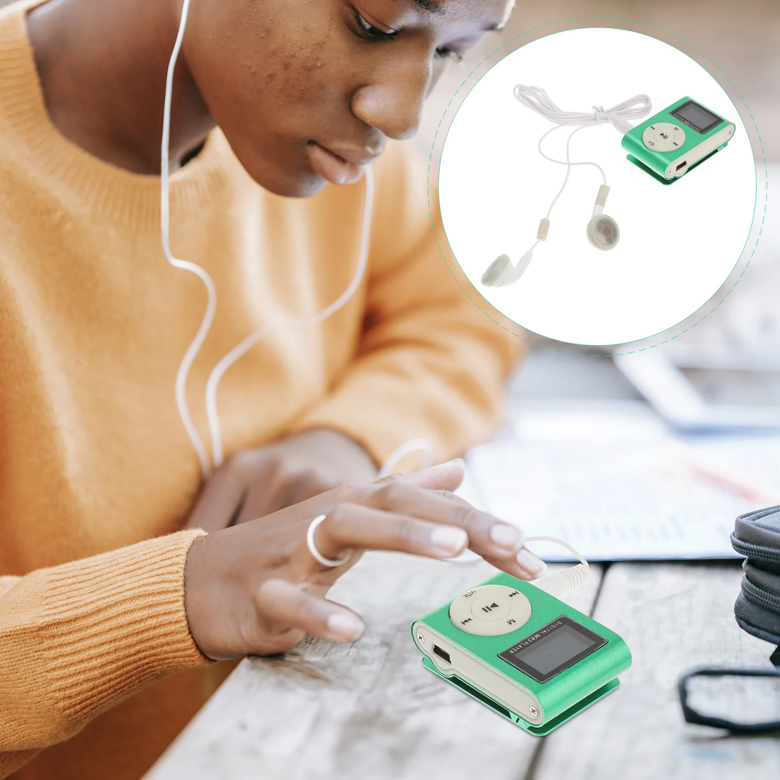 مشبك محمول لمشغل Mp3 بفتحة صغيرة ومنفذ USB جودة صوت ديناميكية هدية للأصدقاء زملاء الدراسة وأفراد الأسرة باللون الأخضر